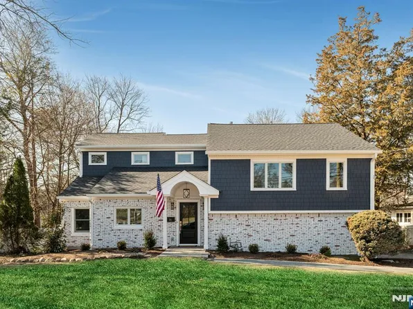 35 Lloyd Rd, Ho Ho Kus, NJ 07423
