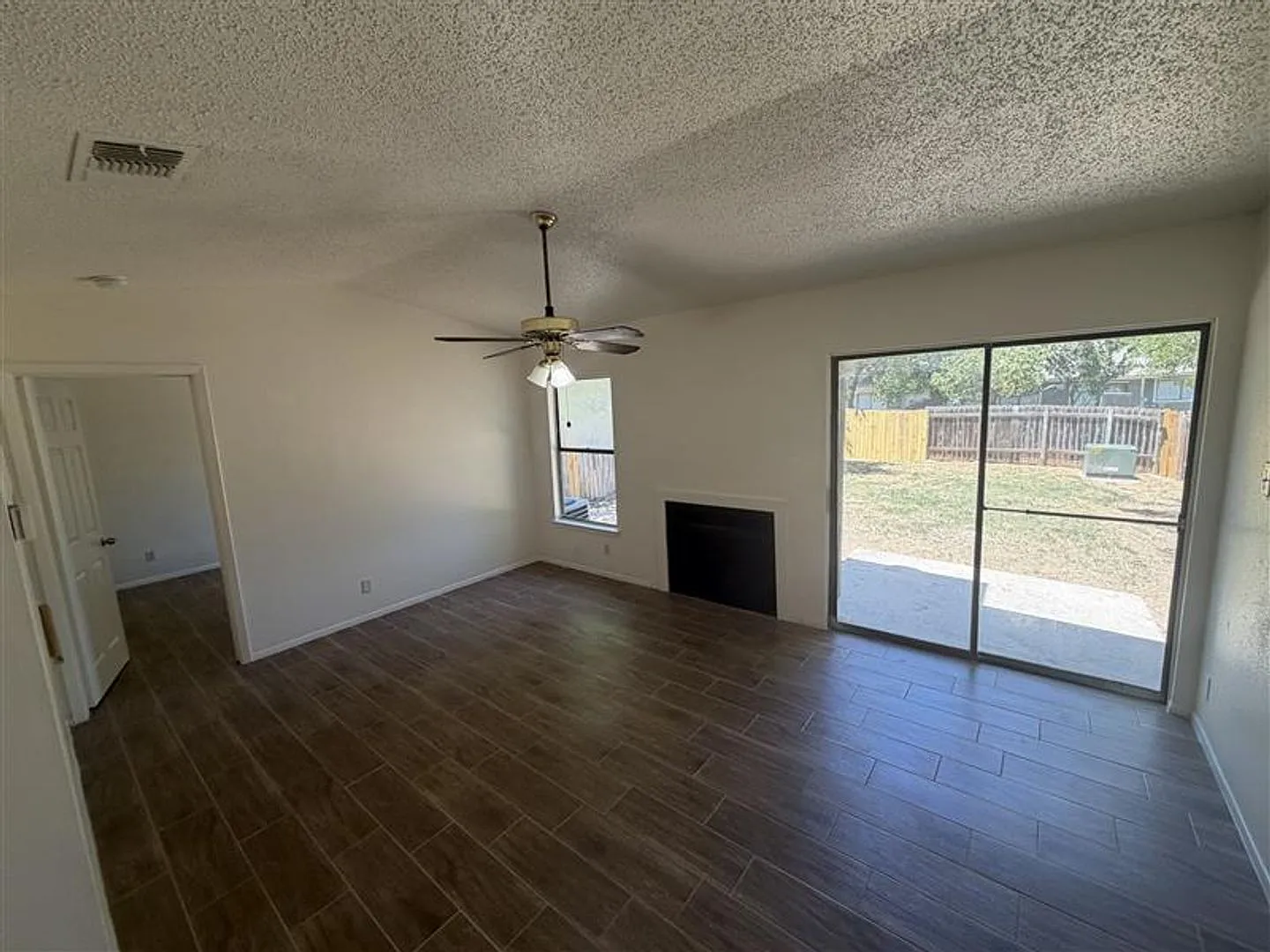 Renovated 2 bedroom/2 bath duplex with garage and fenced yard — Photo 2