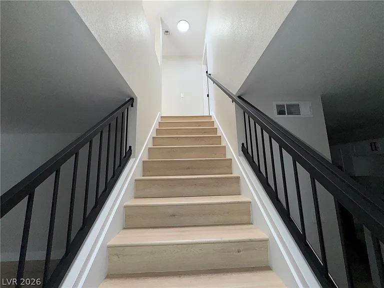 8464 Blue Island Ave — Photo 29