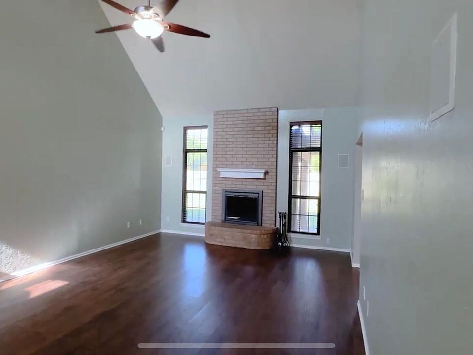 1st image of 9 NW Briarcreek Dr #9