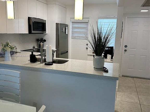 2nd image of 2223 Park Ln APT 111