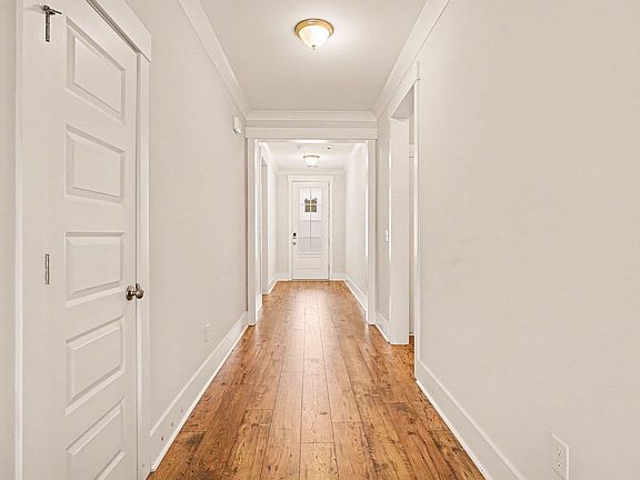 4th image of 4062 McKinney Dr.