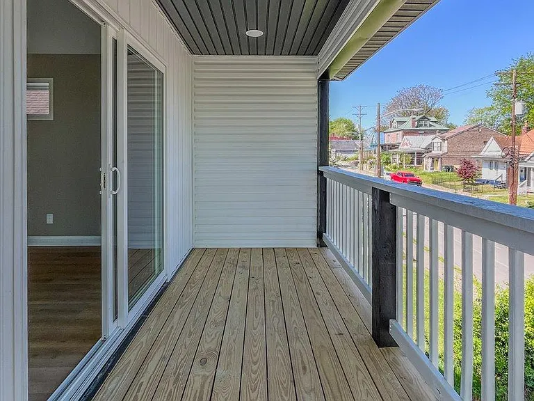 636 N Limestone — Photo 25