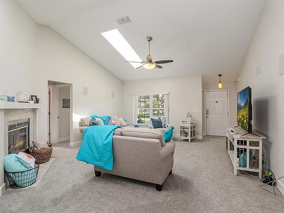 3rd image of 390 Trade Wind Ln