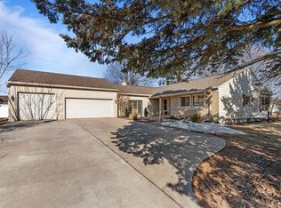 1101 Park Village Dr, Neenah, WI 54956
