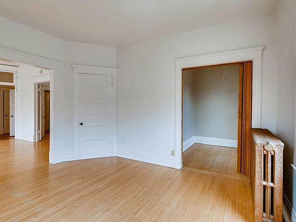 4th image of 2514 Polk St NE #2
