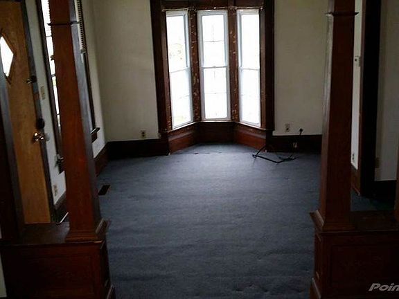 407 s main entry living room