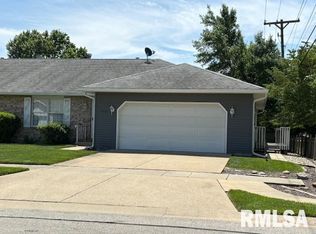 3130 Turning Mill Dr, Springfield, IL 62704