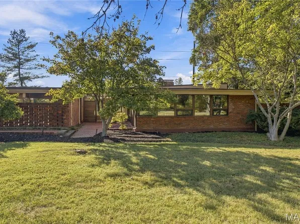 10 Westwood Country Clb, Saint Louis, MO 63131