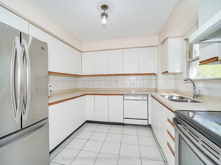 25 Cardwell Ave #24 — Photo 14