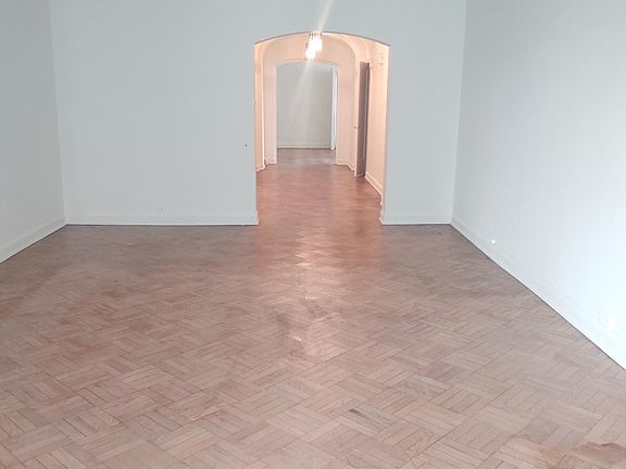 5th image of 1640 E 50th St APT 11B