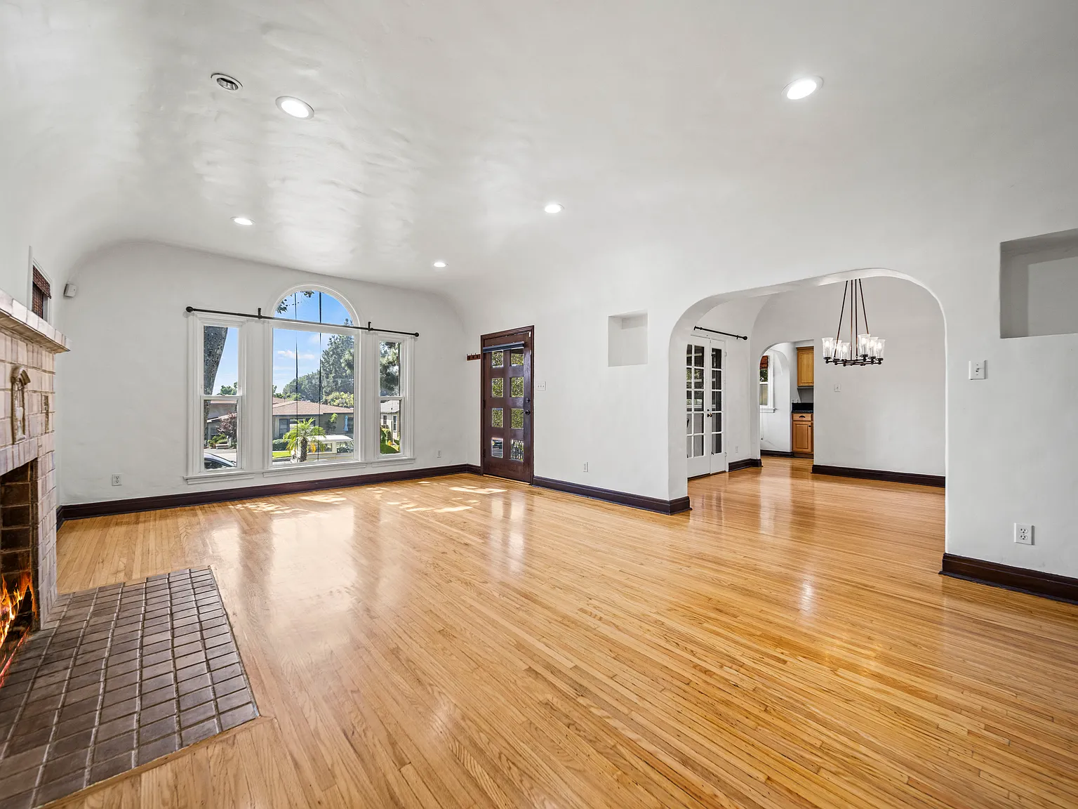2 bed, 1173 sqft, $4,200 — Photo 3
