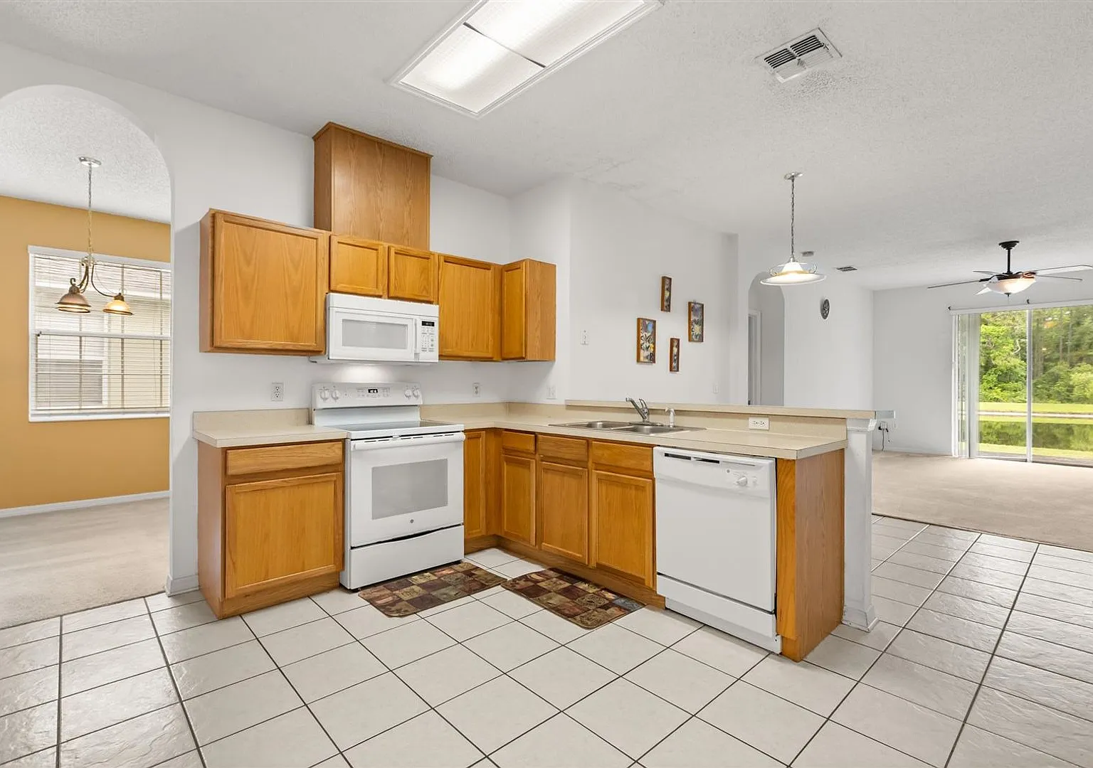 Great location with room to entertain — Photo 4