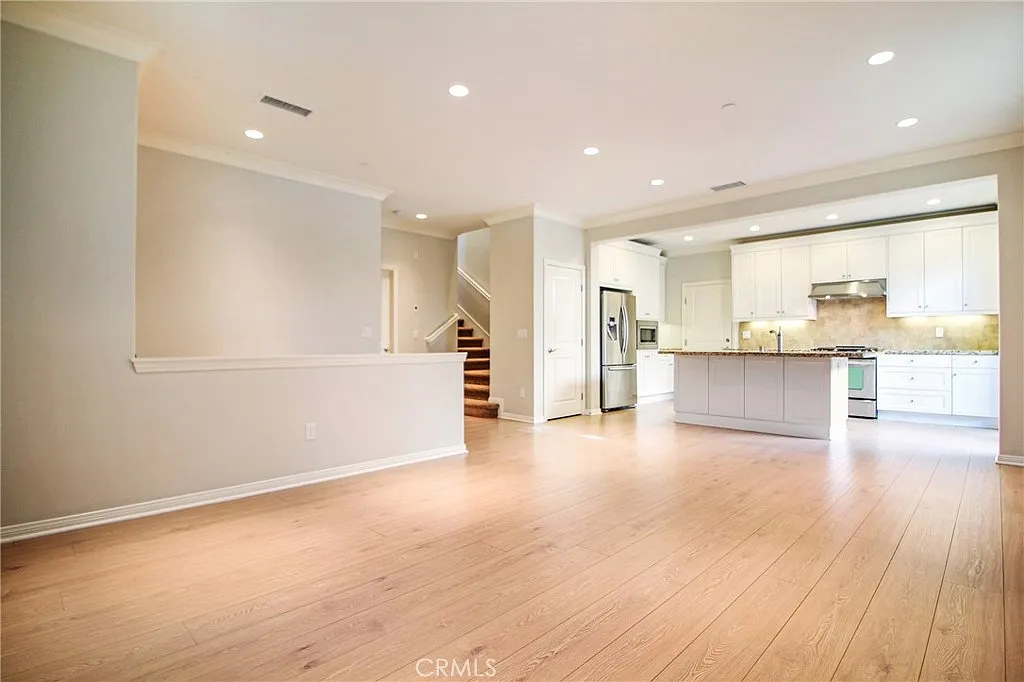 3 bed, 1614 sqft, $4,500 — Photo 3
