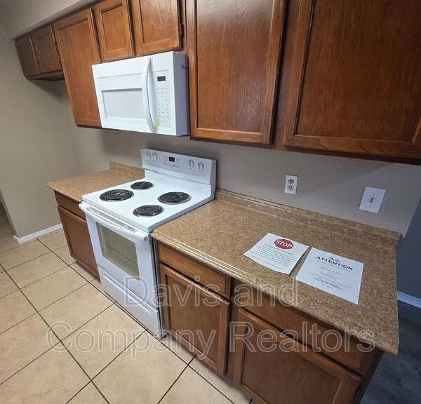4422 Fairgate Dr — Photo 9