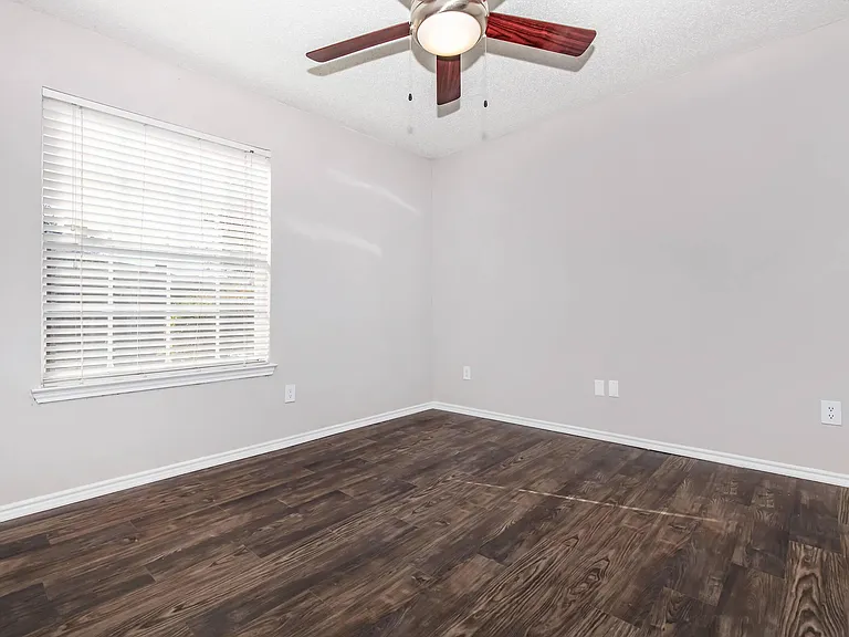 Eagle's Point Apartments — Photo 60