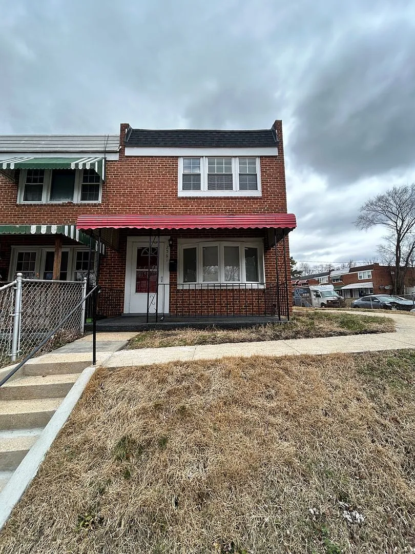 Baltimore - 2 Bedrooms and 1 bath Available! — Photo 1