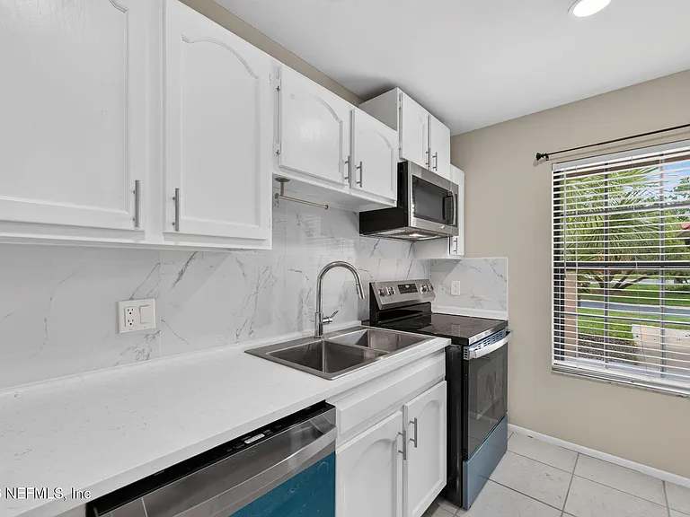 838 Lawnwood Ave NE — Photo 64