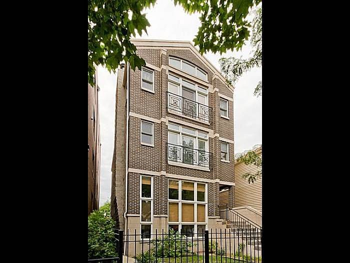 3032 N. Sheffield Ave