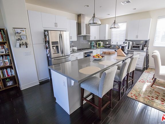 5th image of 686 N Gramercy Pl