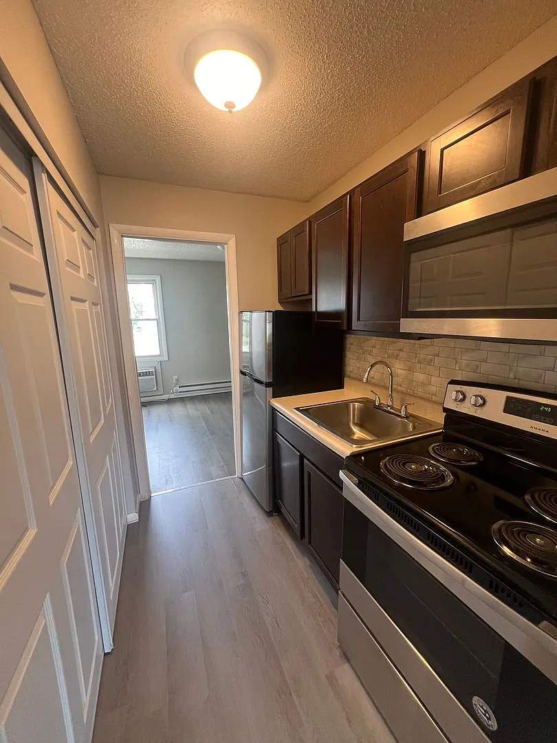 1, 2 and 3 bedroom units available! — Photo 3