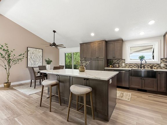 5th image of 2104 E Buckingham Way