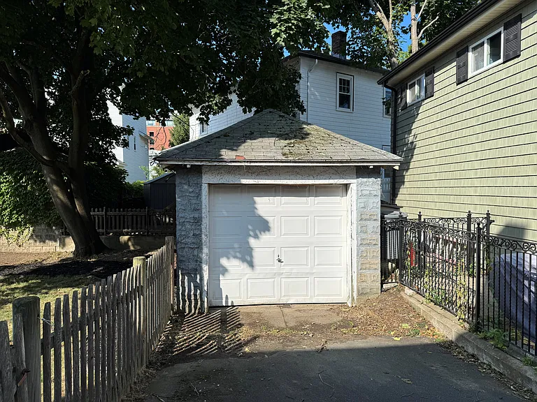15 Sunset Ave — Photo 14