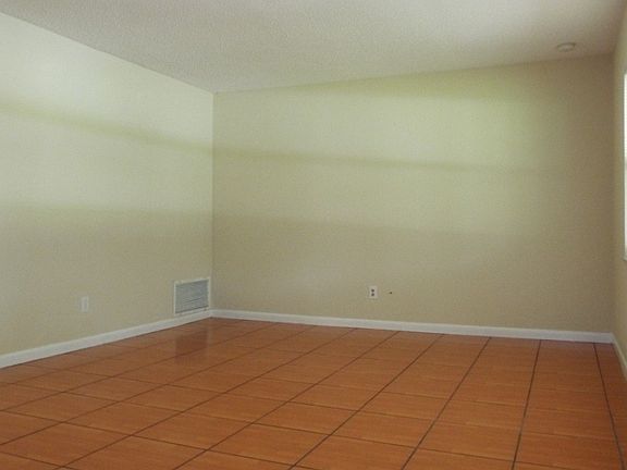 5th image of 414 Canyon Dr S