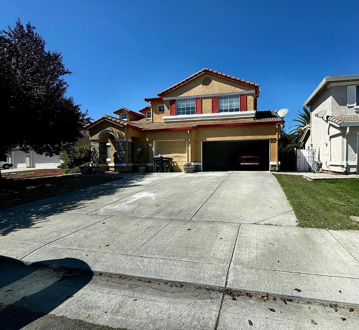 Spacious 6-Bedroom, 3.5-Bath Home Located on a Quiet Cul-de-Sac! — Photo 1