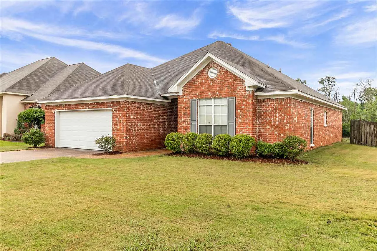 320 Red Cedar Dr photo 1