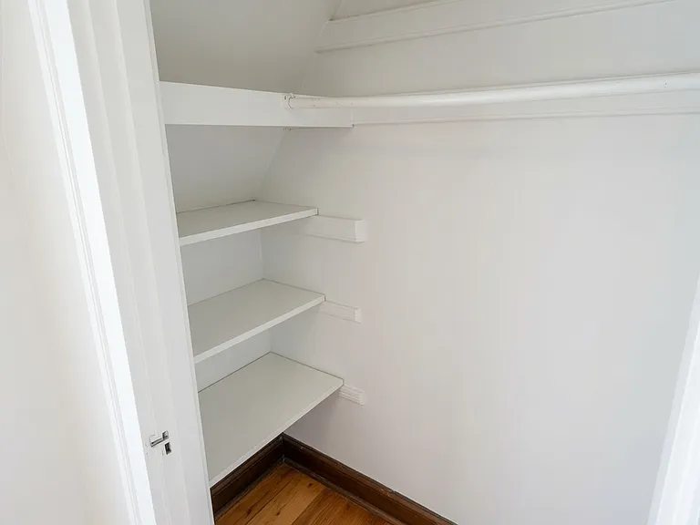 Bedroom 4 Closet
