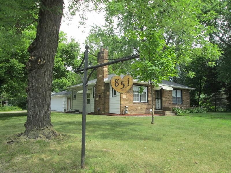 1st image of 851 County Road B W