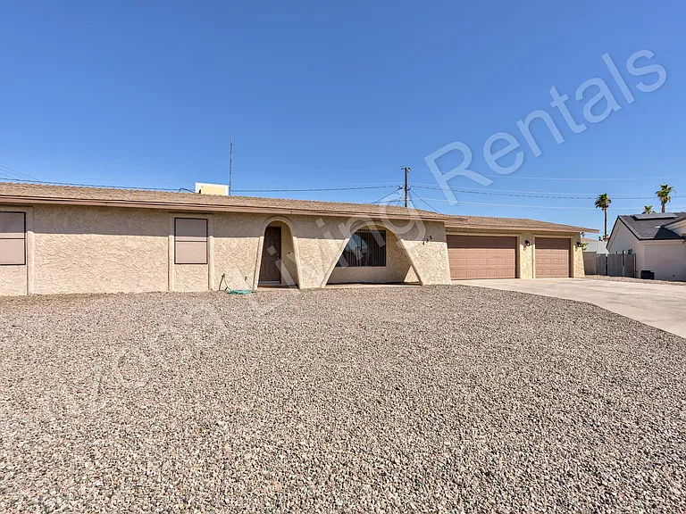 435 Flamingo Ln — Photo 2