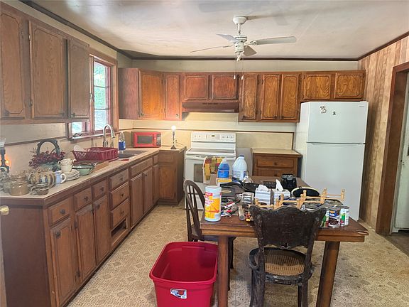 3rd image of 23181 Idlewild Ln