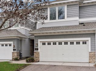 637 Sutherland Dr, Woodbury, MN 55129