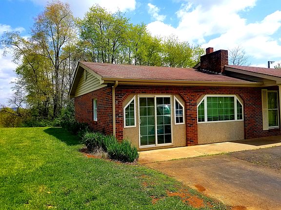 5th image of 476 Rogers Cir