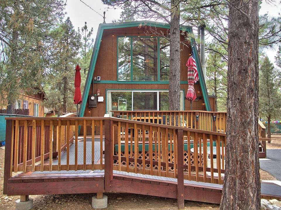 1st image of 1065 Hemlock Ln