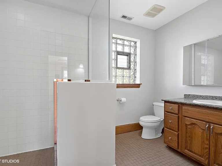 2717 W Argyle St #2 — Photo 15