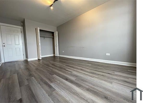 2nd image of 7147 S Jeffery Blvd #506