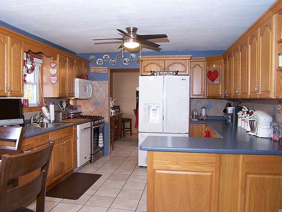 3rd image of 546 Coates Ave