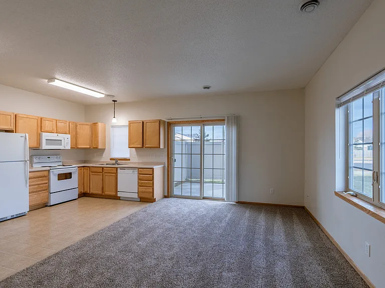 Moorhead, MN Mallard Creek Apartments | Living and kitchen
