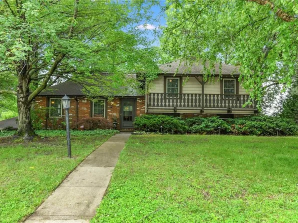 1131 Wildwood St, Leavenworth, KS 66048