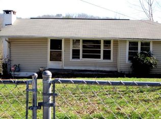 446 Maple St, Harriman, TN 37748