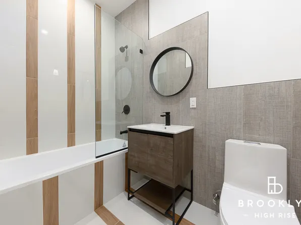 1692 Pacific Street image 7 of 9