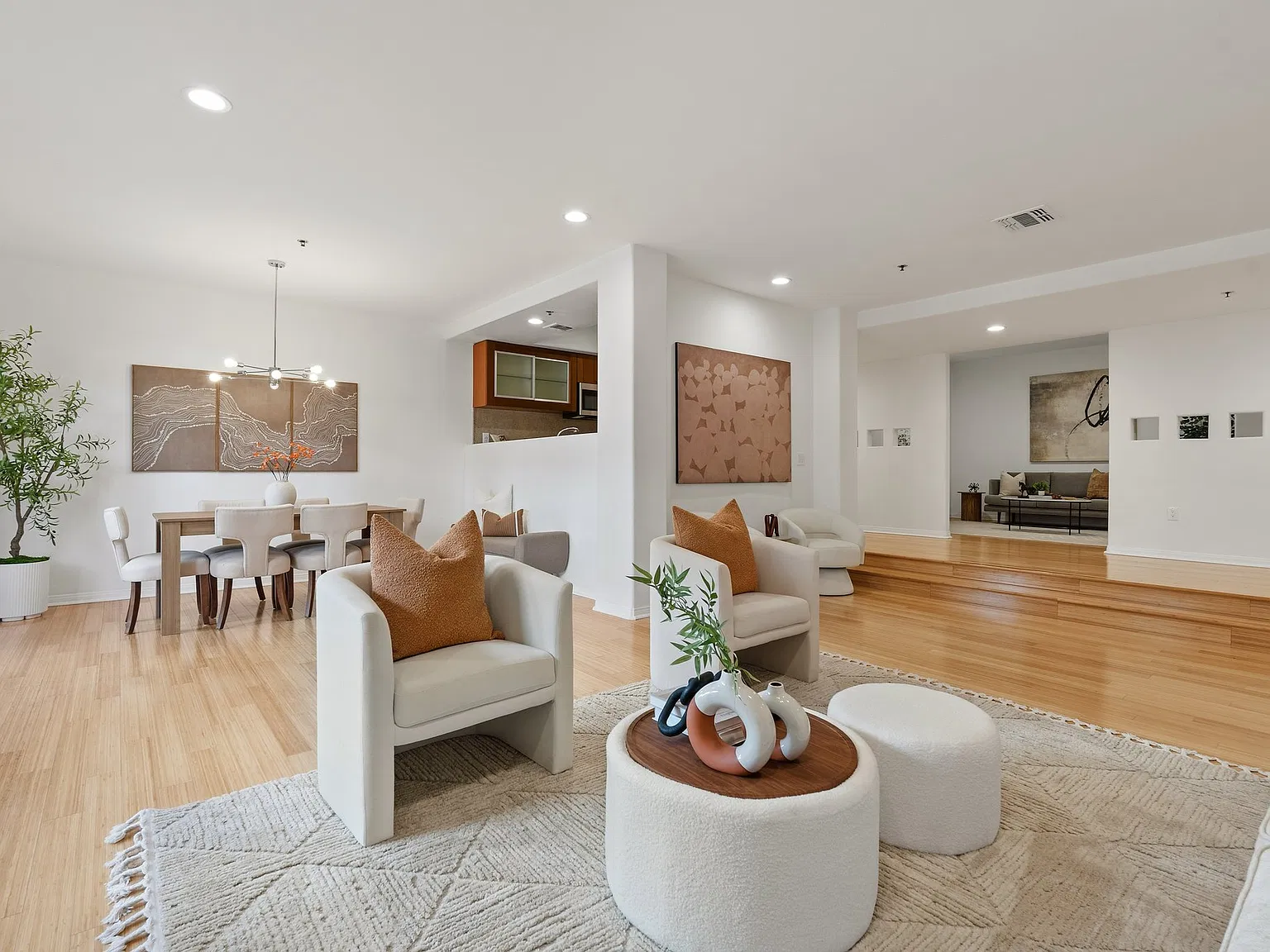 2 bed, 2.5 bath, 1658 sqft, $5,250 — Photo 3