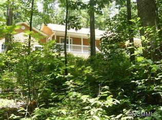 993 Summit Springs Dr, Flat Rock, NC 28731