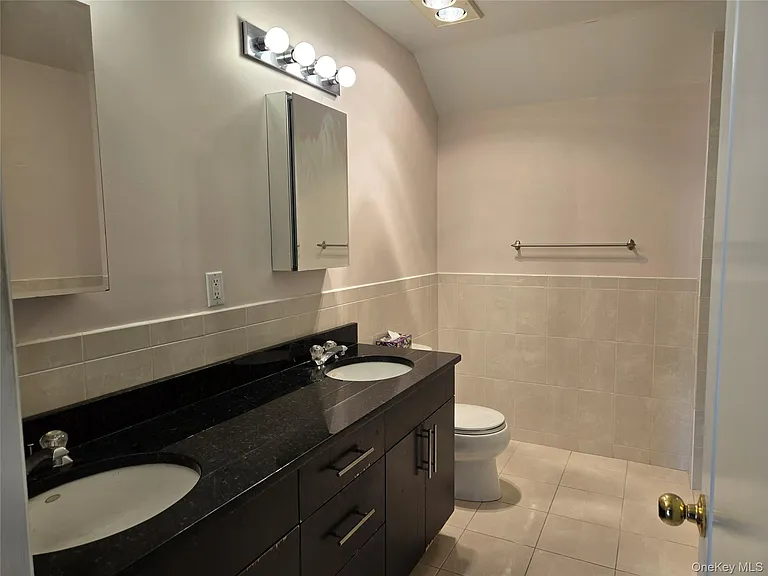 269 E Broadway #24 — Photo 11