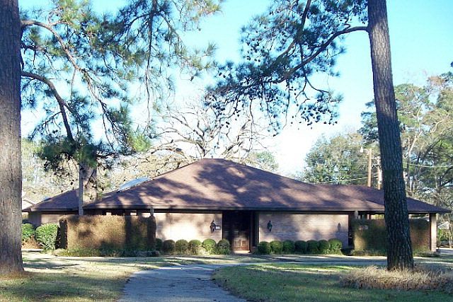 1st image of 1103 Southwood Dr