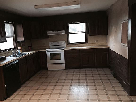 Large eat in kitchen