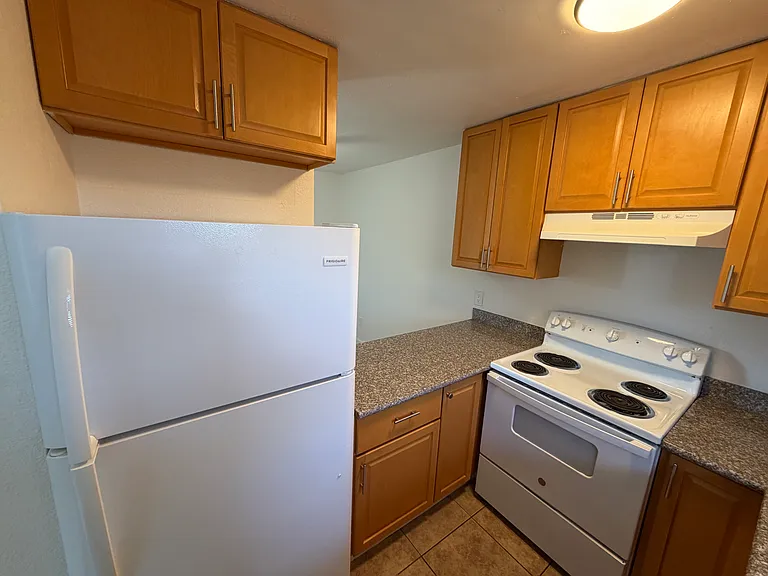 1845 Robin Ln #0 — Photo 3